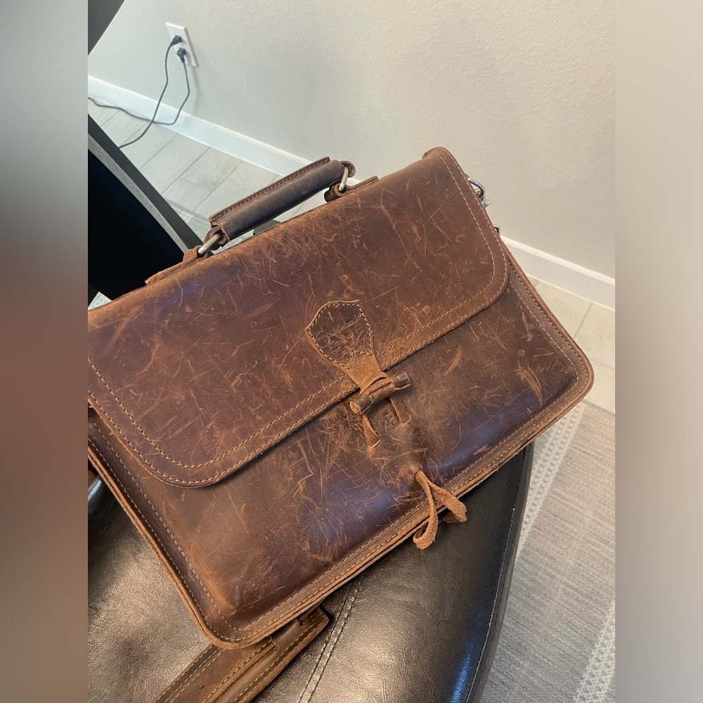 Saddleback rugged leather messenger briefcase laptop crossbody bag